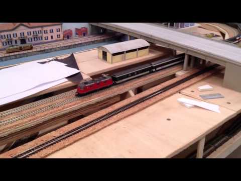 Treno svizzero delle SBB a San Cristoforo con in composizione una carrozza Panoramica in livrea ICN