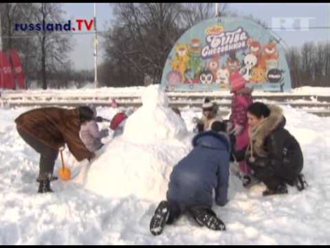 Schneemann-Wettbewerb in Moskau