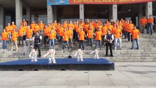 preview picture of video 'NAOs dancing with ENSTA Bretagne cheerleaders at European Researchers' Night, Brest'