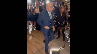Download lagu Berry Gordy Shows Off His Dance Moves While Celebrating His 95th B-Day! 🕺🏿 mp3