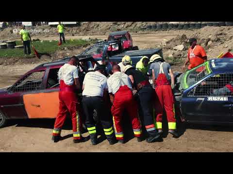 Az országban egyedülálló roncsderbit szerveztek Csíkszentkirályon