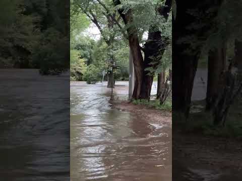 Creciente importante 04/04/26📍Costanera Los Cedros , villa cura brochero #anegamiento