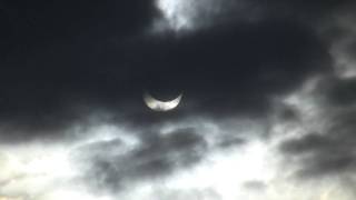 preview picture of video 'Částečné zatmění slunce 4.1.2011 9:15 Velké Opatovice'