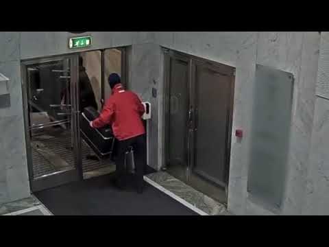 Cezinando full møbel heist, but bonk