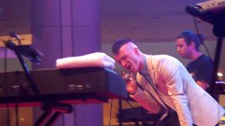 Frankmusik When You&#39;re Around @ Westfields on 06.08.09