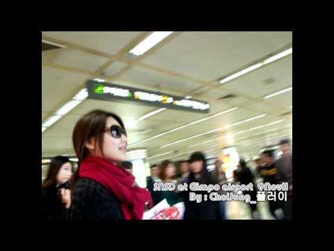 111109 SNSD at Gimpo airport