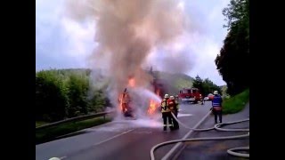 preview picture of video 'LKW Brand B314 - löschen durch Schaum / Truck on fire - extinguishing with foam'