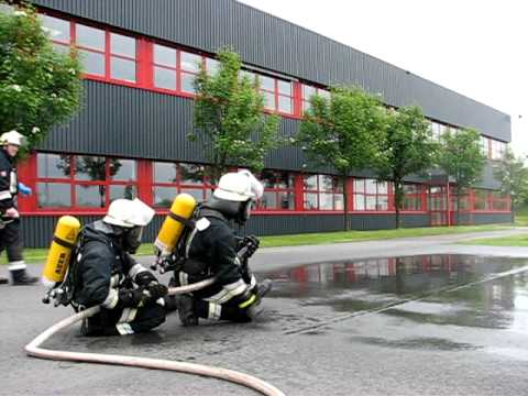 Feuerwehr Strahlrohrführung Innenangriff