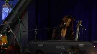 Julieta Venegas - Tuve para Dar (Live at Amoeba)