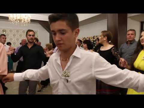 Formatia Modern din Mioveni - M-a facut mama asa