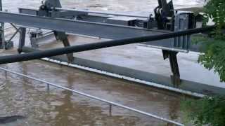 preview picture of video '2.6.2013 gegen 11 Uhr Hochwasser in Oedheim am Kocher Teil 1'
