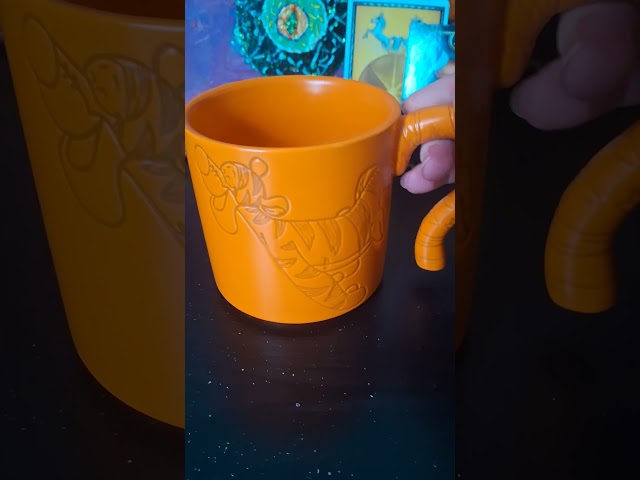 Vídeo relacionado con Disney - Taza de café clásica coleccionable con Winnie The Pooh