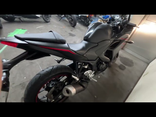 YZF-R25/ヤマハ RG10J 2017年モデル マットブラック2 USB電源 スマホ