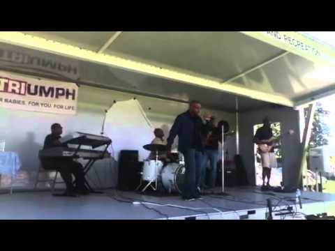 Jeff Hardin singing at St. Louis event in the park (daddy's