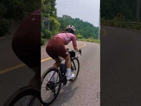 앞 뒤 재지말고 정상까지 올라갑니다.