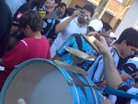 "la tribuna esta de fiesta llegan los piratas" Barra: Los Piratas Celestes de Alberdi • Club: Belgrano • País: Argentina