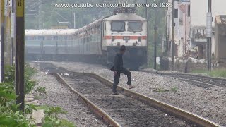 preview picture of video 'LGD WAP7 30316 Taking Empty Rake Of Gautami Express For Shed Rest Lingampalli.'