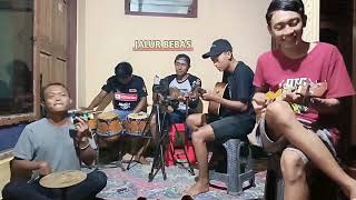 Download lagu Salahmu sendiri cover pengamen jalur bebas dangdut koplo akustik mp3 Download lagu Salahmu sendiri cover pengamen jalur bebas dangdut koplo akustik mp3