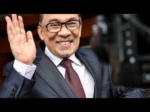 أنور إبراهيم زعيم المعارضة في ماليزيا حراً بعد عفو ملكي