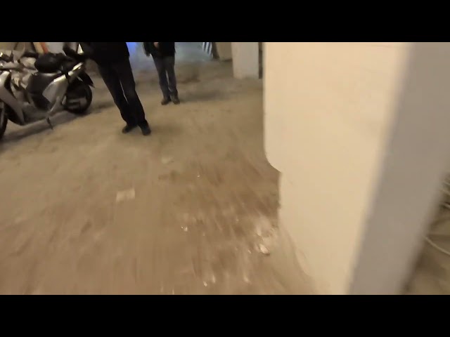 Novoli fondo uso garage magazzino 600 m quadri