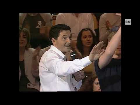 Teo Mammucari canta con i Neri per caso (2000)