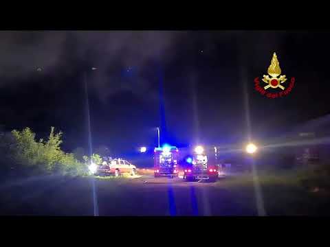 09/07/2023 Barbarano Mossano: zona artigianale, a fuoco una struttura