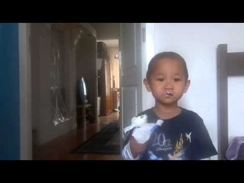Mufid makan es krim
