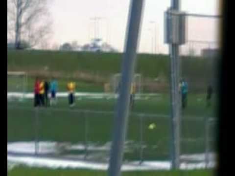 zwarte piet verstoort training jong ambon