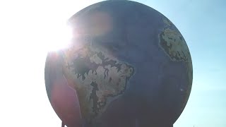 preview picture of video 'Самый большой глобус в Европе.'