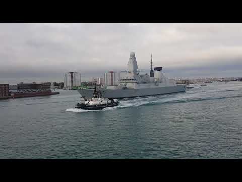 Hms Duncan departing HMNB Portsmouth 3/12/2017