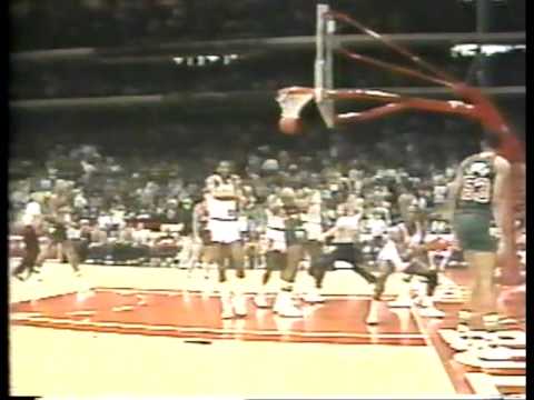 MICHAEL JORDAN: His third NBA game (37pts vs Bucks - 1984.10.29)