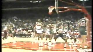 MICHAEL JORDAN: His third NBA game (37pts vs Bucks - 1984.10.29)