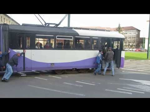 Tramvai impins de pasageri in Timisoara