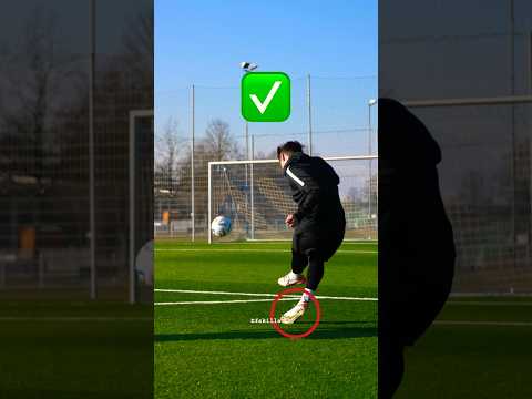Knuckleball Tutorial 🔥⚽️ How to shoot🦵#shorts #knuckleball #messi #ronaldo #football #skills