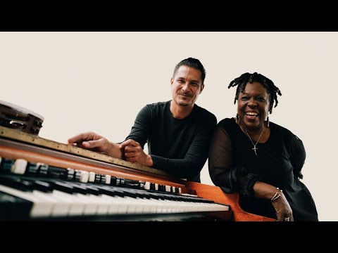 RAPHAEL WRESSNIG & Soul Gift feat. Gisele Jackson | Sometimes I Wonder