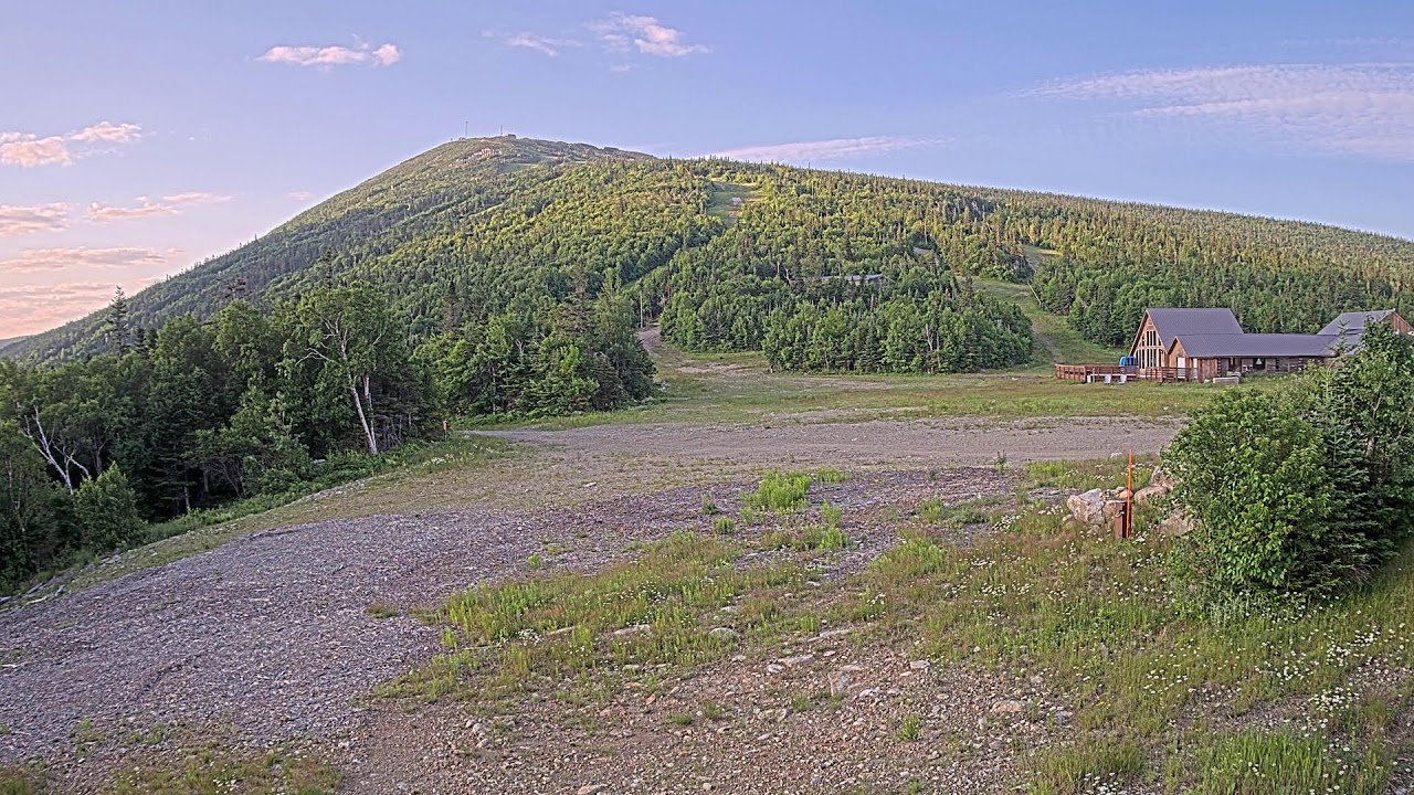 Live webcam view of Bullwinkle's Slopeside View
