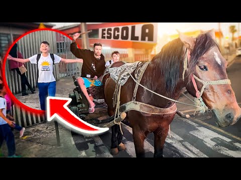 busquei meu irmão na escola de CARROÇA! *fui surpreendido*