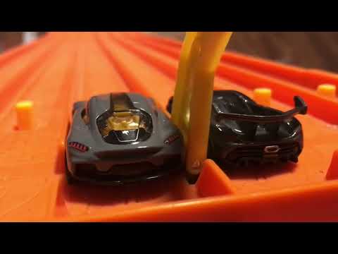 Hot Wheels Koenigsegg Gemera Vs Jesko race!