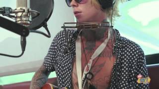 Never Shout Never - “Piggy Bank” (Lennon Bus Live Session at the Vans Warped Tour)