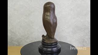 Art Deco bronzová socha sovy na mramorovém podstavci – signovaná, číslovaná sběratelská dekorace