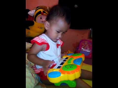 Asyik ny bermain musik....