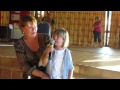 Gloria -6 ans- chante "La vie en Rose" à capella ...