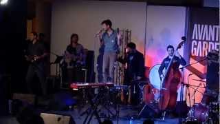 den zitao polla - maravegias ilegal (cy)