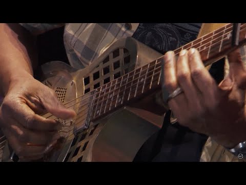 Walkin Blues - Taj Mahal with Keb Mo. Live Guitar Festival New York 2013.