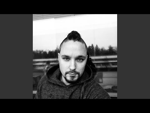 Lelusotilaita (feat. Iivo & Elia)