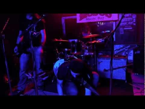 Joe Deninzon and Stratospheerius perform 