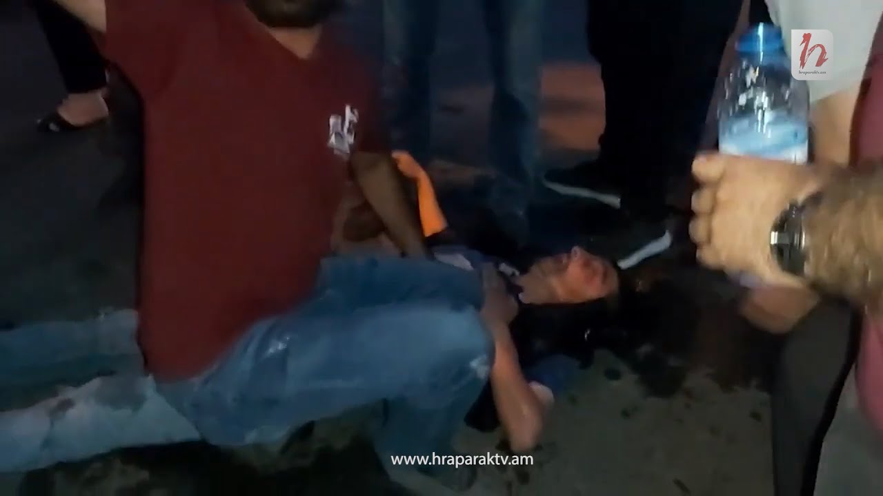 Վնասվածք ստացած քաղաքացուն չեն կարողանում գետնից բարձրացնել