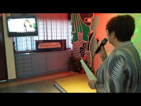 My mom teaching his students singing in the class^