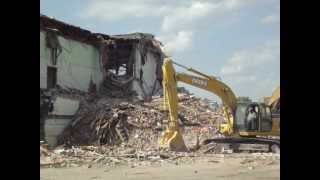 preview picture of video 'Demolition of Virginia, Illinois School Building - Part 6.AVI'