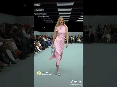 Gigi Hadid waking for the Coperni Fall Winter 2022 Fashion Show in Paris